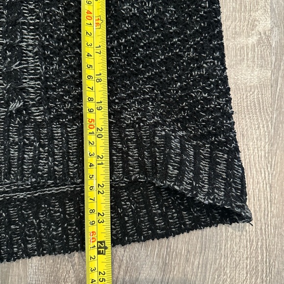 Black Hooded SO Sweater Size XL - Picture 4 of 7